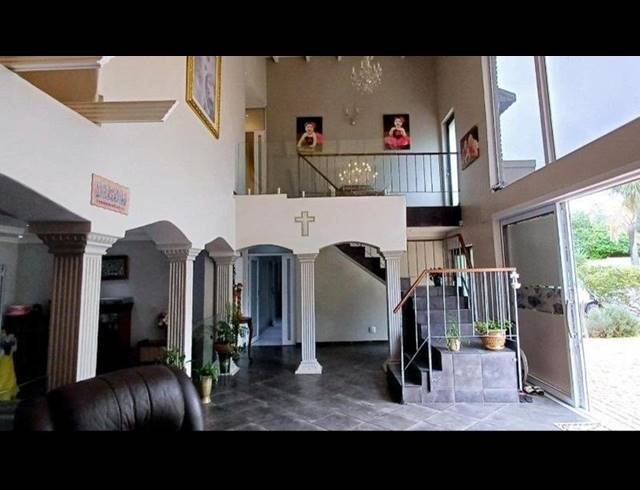 6 BEDROOM HOUSE FOR SALE IN FISHERS HILL